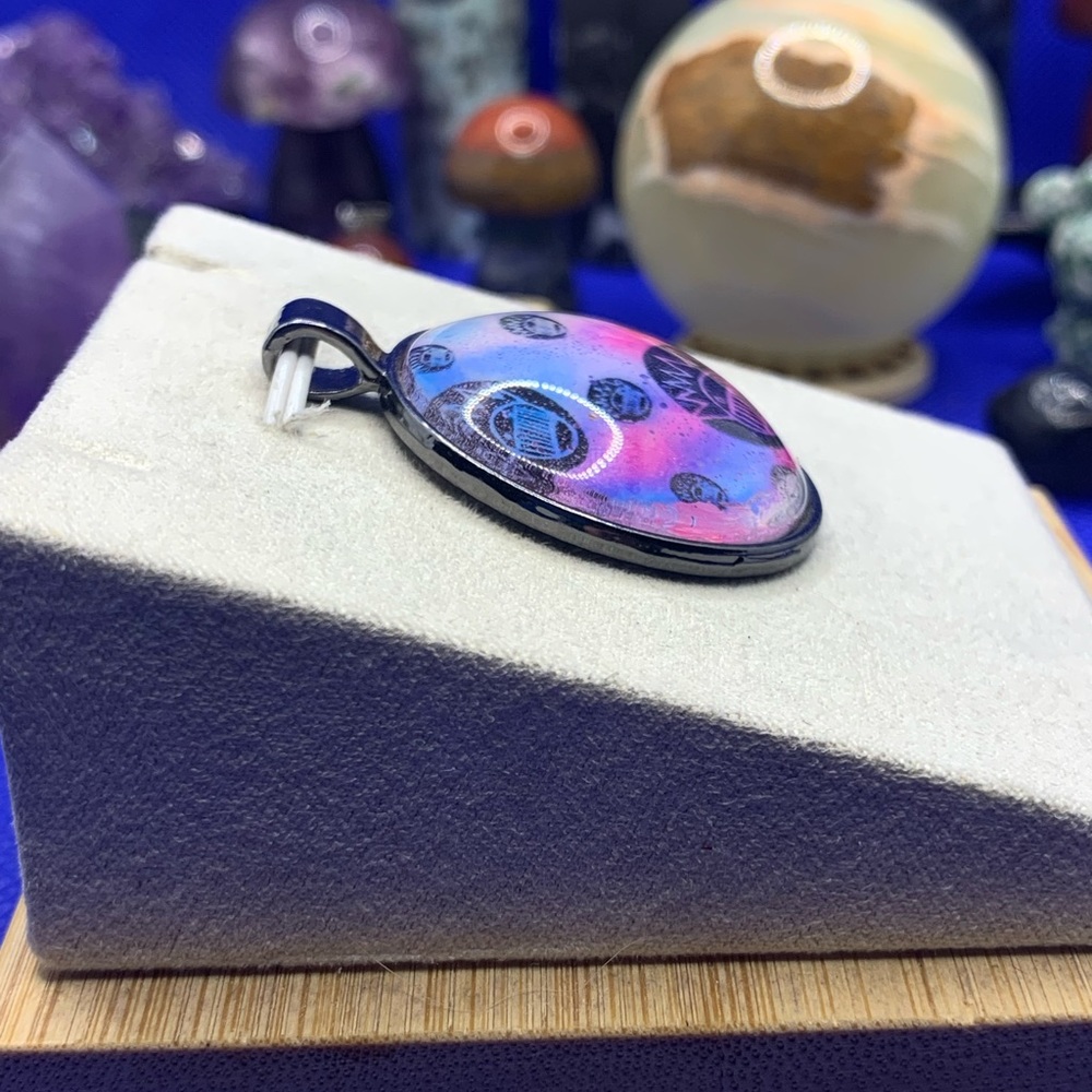 WEEN Boognish Tie-Dye Pendant Necklace! With Chain & FREE WEEN GIFT! - Picture 8 of 11